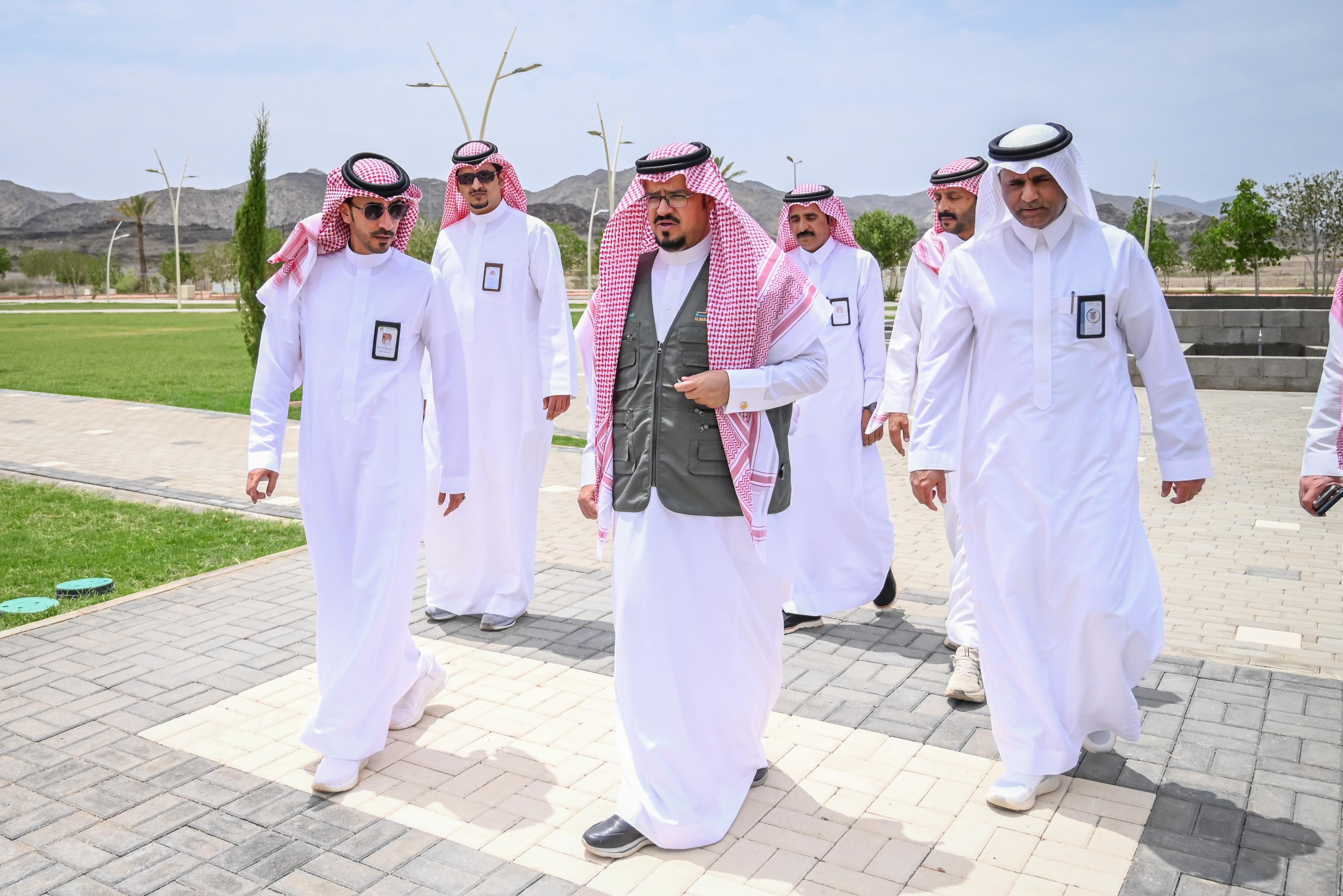  أمين الباحة يتفقد مشاريع معشوقة ويوجه برفع جاهزية الحدائق والمرافق استعدادًا لموسم الصيف
